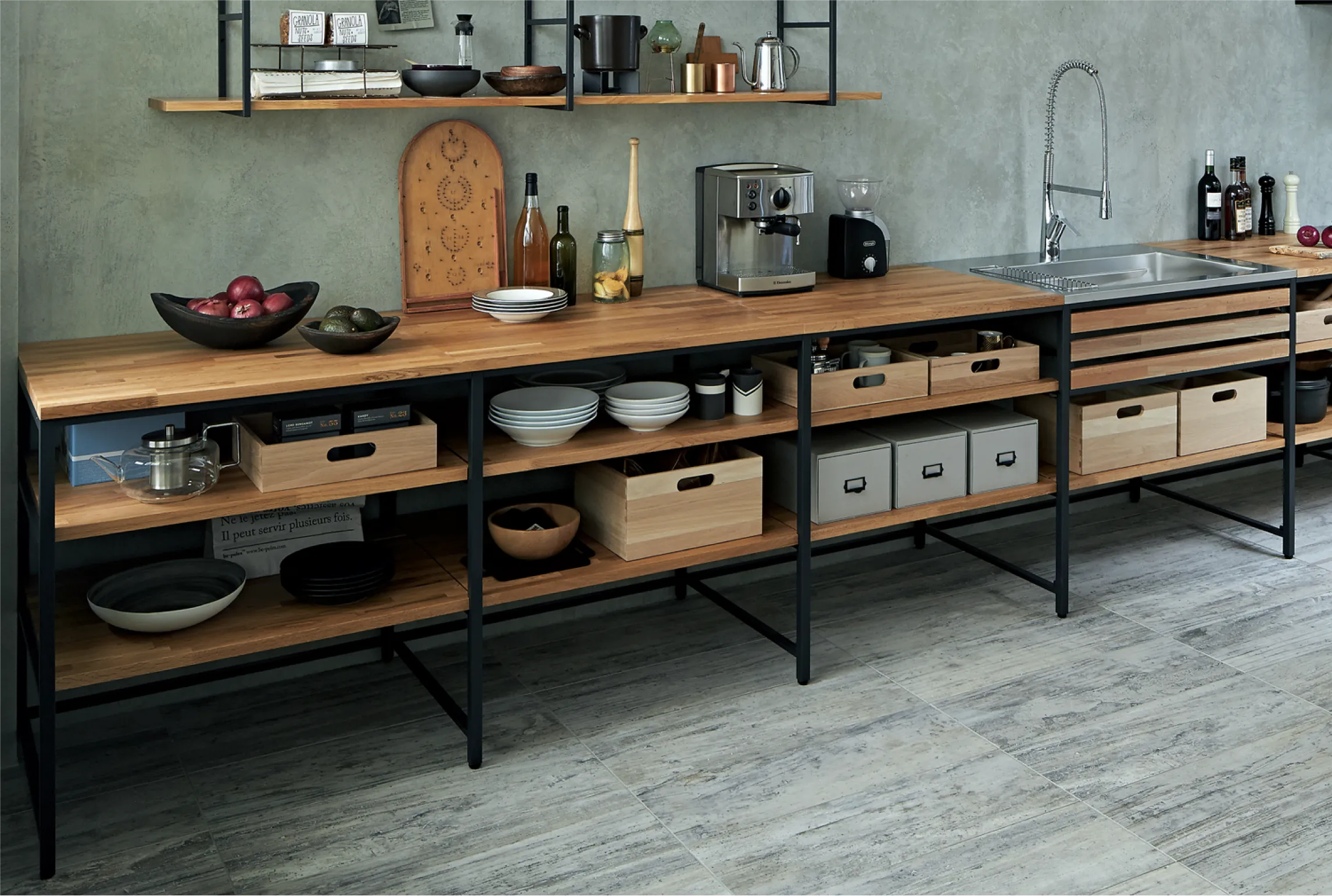 Frame kitchen 系列 松、橡木+鐵件