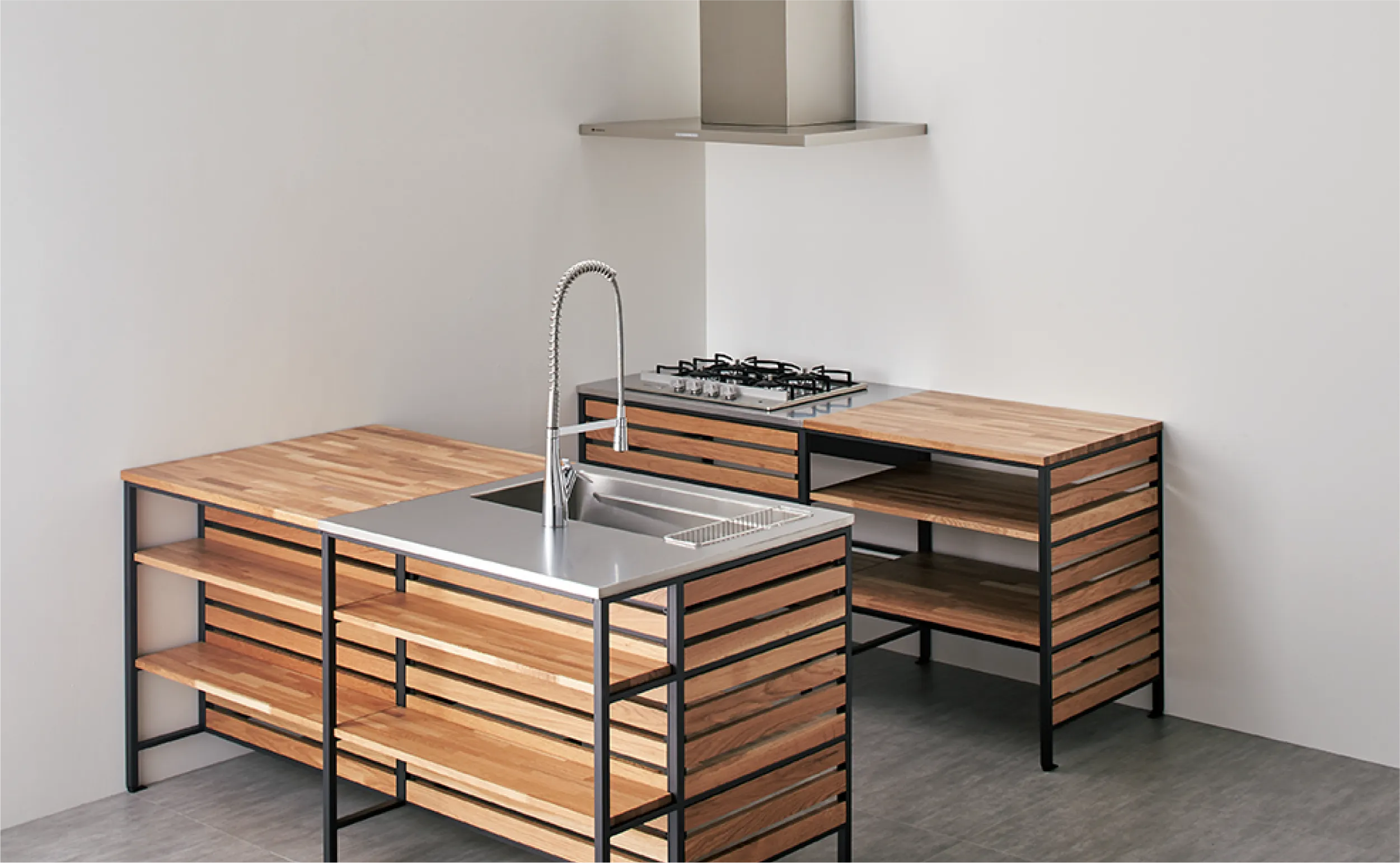 Frame kitchen 系列 松、橡木+鐵件